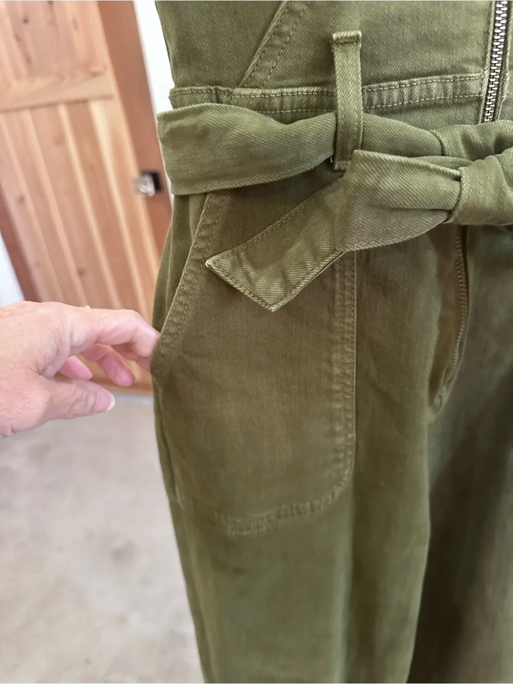 Alice + Olivia Olive Green Short-Sleeve Utility Jumpsuit - Picture 4 of 7